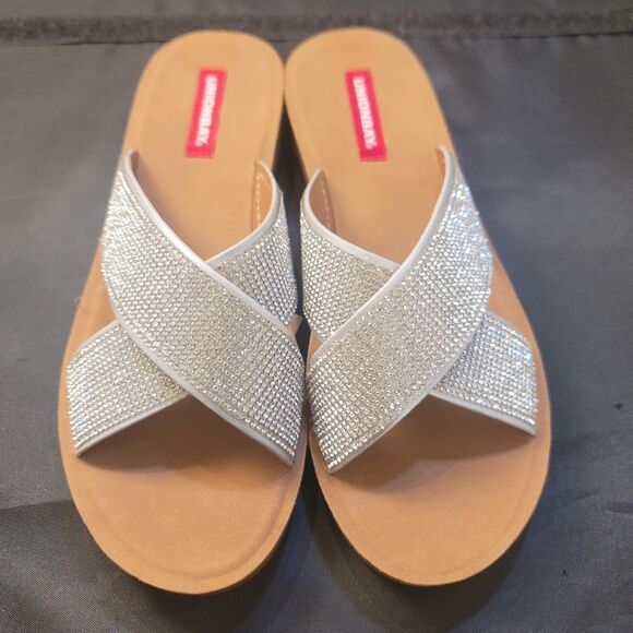 BRAND NEW UNIONBAY  CRISSCROSS RHINESTONE SILVER SANDALS - Picture 2 of 14